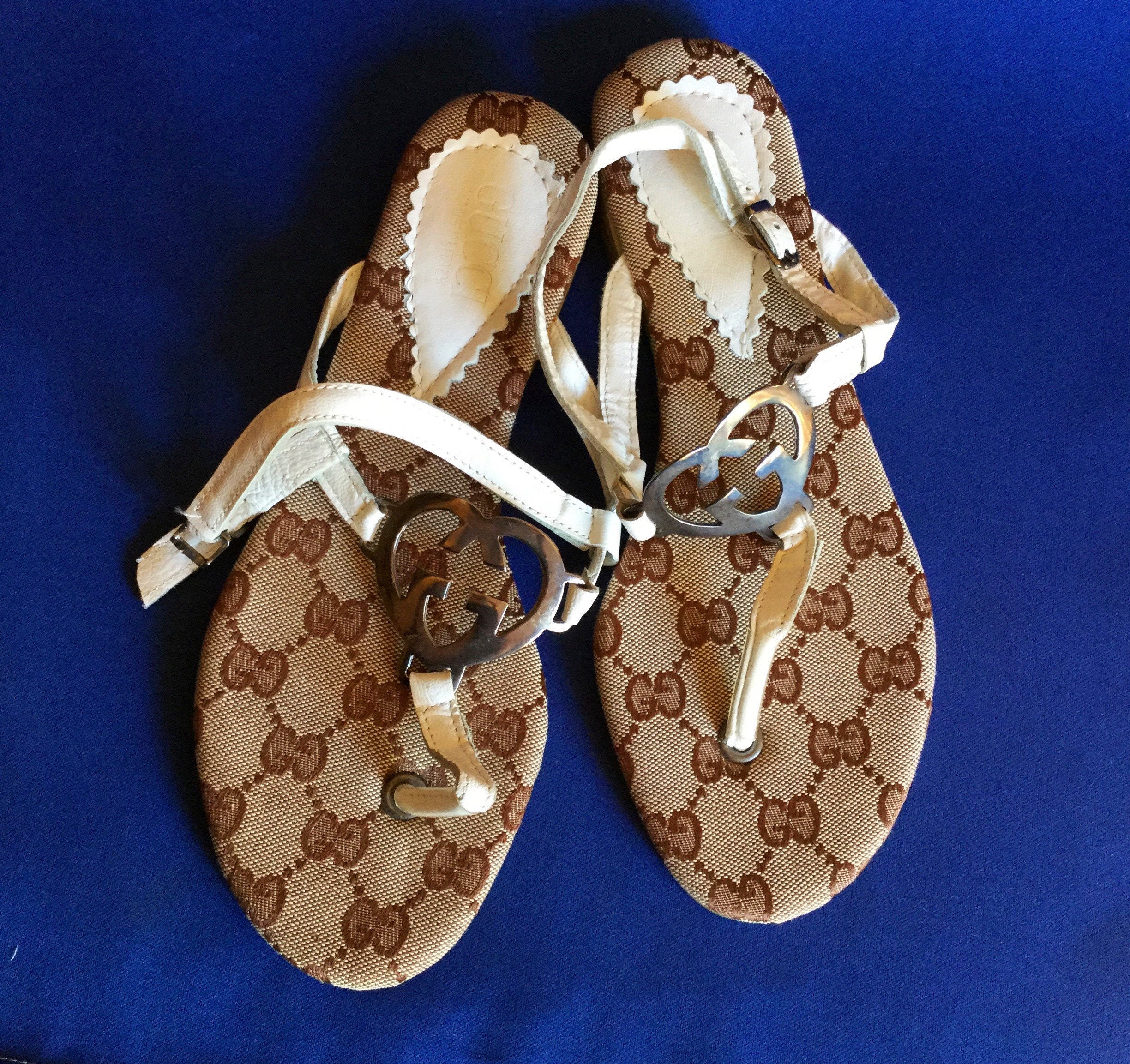 GG Leather Thong Sandals in White - Gucci