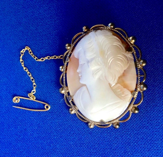 Victorian Shell Cameo Brooch . 1800s - image 1