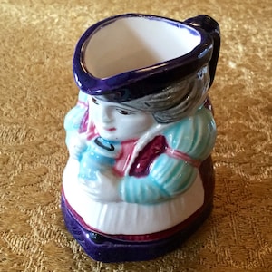 Vintage Toby Jug-personage uit de jaren 1950 met een koloniale vrouw met een kan, gemarkeerd met 425/4 op de basis