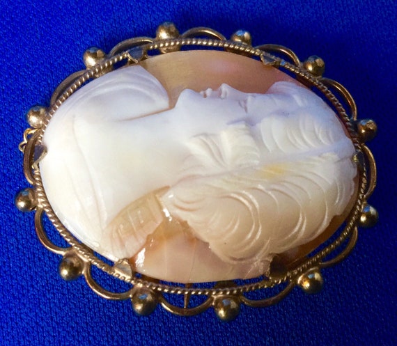 Victorian Shell Cameo Brooch . 1800s - image 3