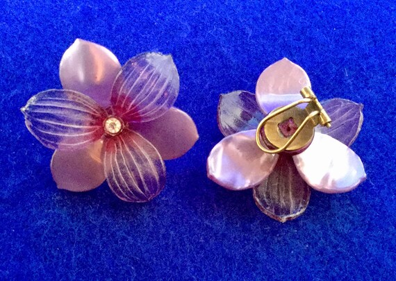 Gorgeous 1920s Vintage Lucite Floral Clip On Earr… - image 5