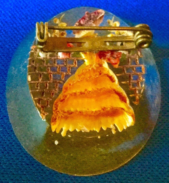 Broche Art Déco Années 1930 En Lucite Sculpté - France - Occasion Bon état