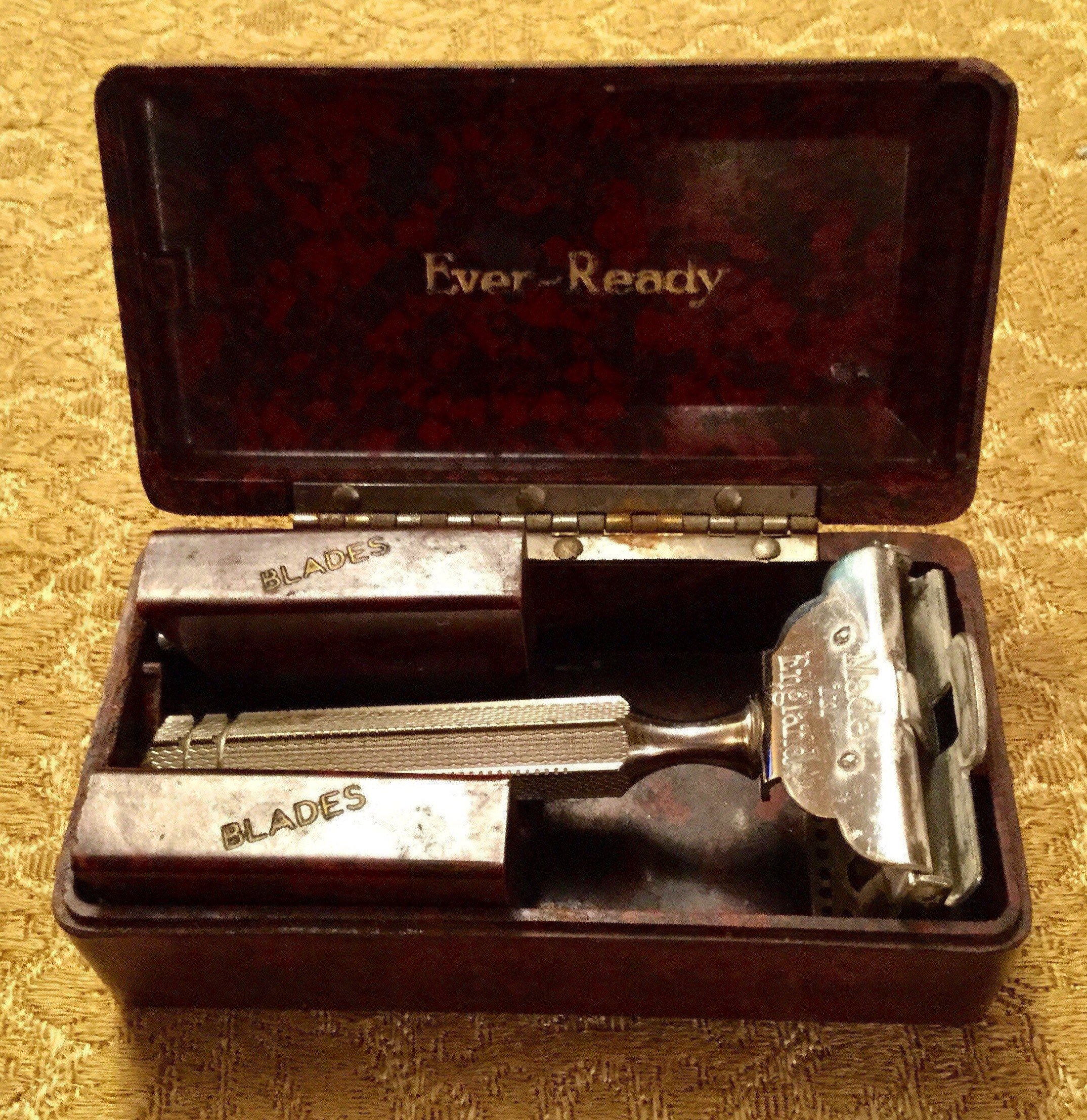 Vintage 1920s Ever Ready Single Edge Razor and Mottled Brown Bakelite Case with Two Blade Holders & One Blade
