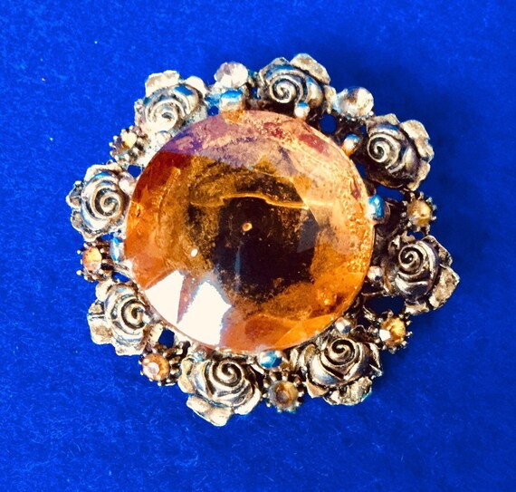 Broche Ancienne En Laiton Avec Pierres - Bijou Vintage D'occasion, Sans Marque