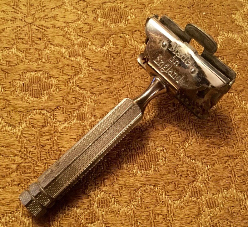 Vintage 1920s Ever Ready Single Edge Razor and Mottled Brown Bakelite ...