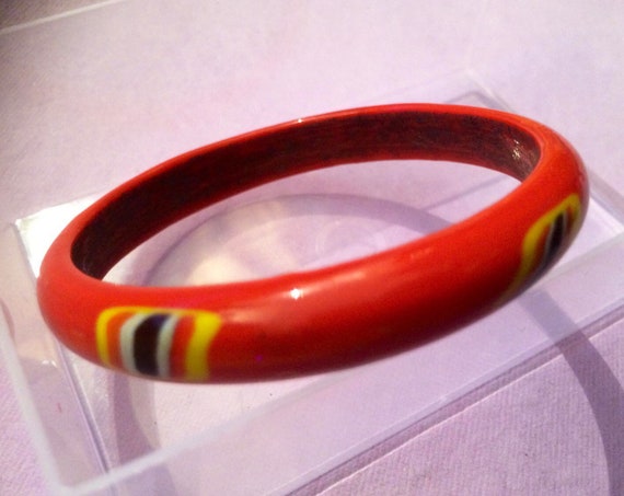 Vintage 1930s Red Bakelite Bangle with Yellow Bla… - image 1