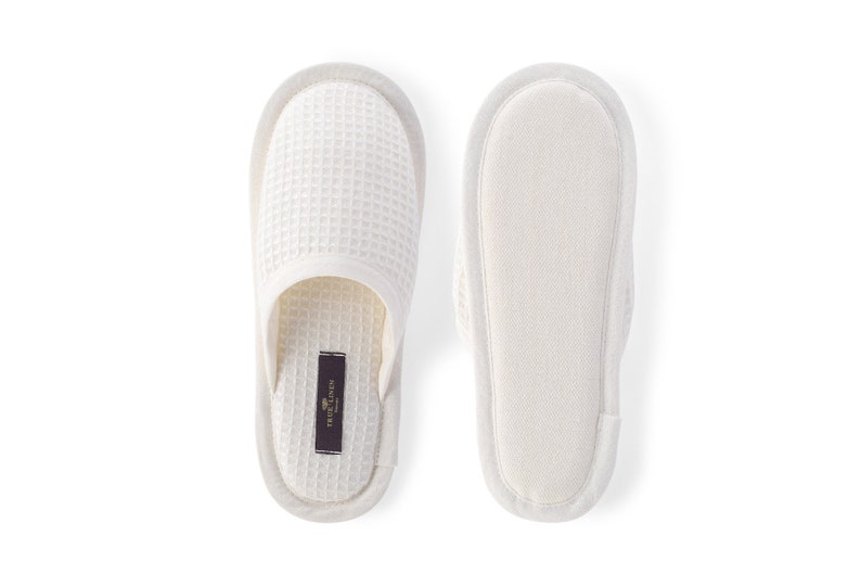 Linen Waffle Bath Unisex Slippers in Off-White. Organic Spa, Sauna Slippers, Waffle Weave. image 4