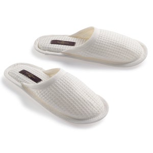 Linen Waffle Bath Unisex Slippers in Off-White. Organic Spa, Sauna Slippers, Waffle Weave. image 2