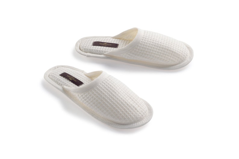 Linen Waffle Bath Unisex Slippers in Off-White. Organic Spa, Sauna Slippers, Waffle Weave. image 2