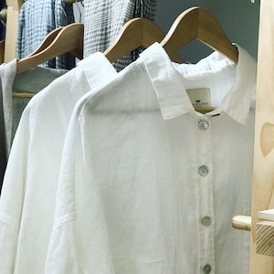 Weißes Leinenhemd, übergroßes Leinenhemd, Leinenbekleidung für Damen, Leinenhemd mit Knopföffnung, locker sitzendes Hemd