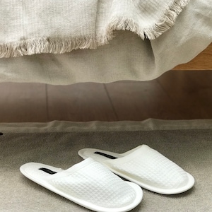 Linen Waffle Bath Unisex Slippers in Off-White. Organic Spa, Sauna Slippers, Waffle Weave. image 3