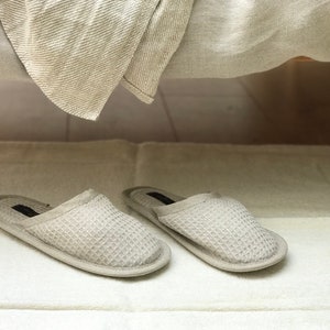 Linen Waffle Bath Unisex Slippers in Natural, Beige. Organic Spa, Sauna Slippers, Waffle Weave. image 3