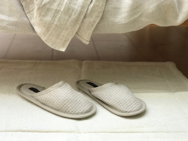 Linen Waffle Bath Unisex Slippers in Natural, Beige. Organic Spa, Sauna Slippers, Waffle Weave. image 3