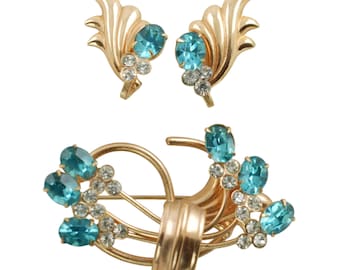 Vintage niet-ondertekende Phyllis Demi Parure groenblauw en heldere strass broche en geschroefde oorbellen set, iets blauws huwelijkssieraden