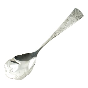 Antiker Zuckerlöffel aus versilbertem Metall von Holmes, Booth & Haydens im „japanischen“ Muster, Stil der Ästhetischen Bewegung, Bambus-, Schmetterlings- und Vogelmotive, 27,2 g