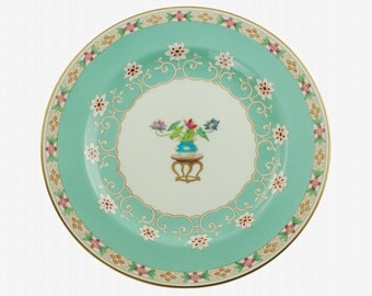 Antiek Wedgwood Chinoiserie Kast Dinerbord met handgeëmailleerde turquoise vaas en polychrome bloemen op vergulde standaard, Portland Vase Mark