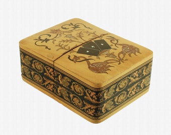 Vintage Italiaanse Florentijnse inlegwerk hout 2 compartimenten speelkaart geval & 2 decks PLA-MOR Perzische miniatuur schilderij motief speelkaarten