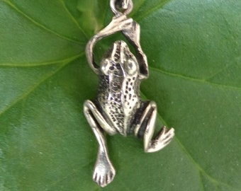 Dangling Frog Pendant - Silver 926 - FREE SHIPPING - [#312 DC Box #2]