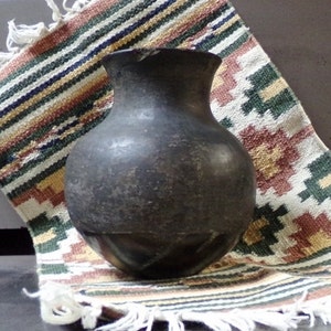 San Ildefonso Pueblo Black on Black Clay Pot - FREE SHIPPING -  [#199 - DR - M Shelf 1 R]