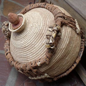 LARGE Namibian Milk Container Coiled Basket by Liina Amantundu Free Shipping 245 Garage imagem 1