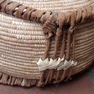 LARGE Namibian Milk Container Coiled Basket by Liina Amantundu Free Shipping 245 Garage imagem 9