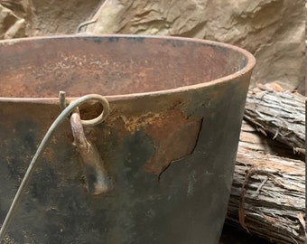 Cast Iron Cauldron - 3 footed hanging pot - Antique from late 1800s - FREE SHIPPING [#376 DC 3rd M]