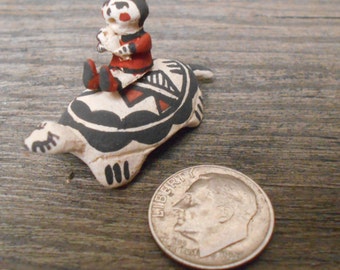 Miniature Acoma Pueblo Mother and Child Atop a Turtle Figurine signed Judy Shields - FREE SHIPPING - [#34 - DC - Box 1]