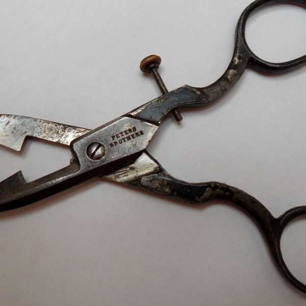 REDUCED - Vintage 1930's Peters Brothers Small Buttonhole Shears