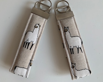 HANDMADE Alpaca / Lama keyring - perfect gift to keep your keys safe!!