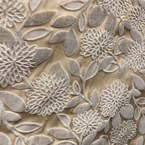 WOW SALE!!!ITALIAN Cut Velvet Cream