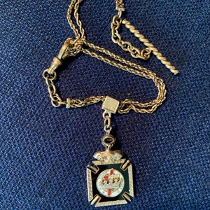 VTG Knights Templar Fob Pendant and Chain: In Hoc Signo Vinces.