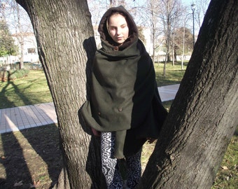 Warm reversable hooded poncho from forest green cashmere