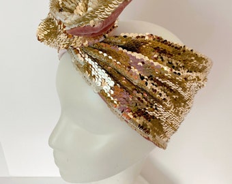 Meerjungfrau Reversible Champagne Gold/ Creme Pailletten Turban Headwap + Nerz Rosa Samt Futter. Hollywood Glamour Mardi Gras Kostüm-Accessoire