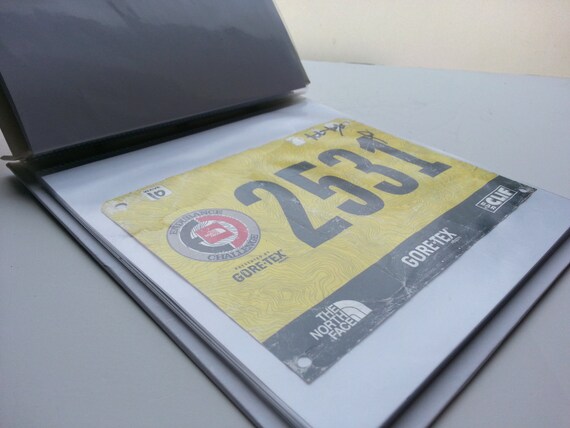 Course vingt-six Bib porte - vingt-six Course point deux - couleur personnalisable - distance de Marathon - livre de relié à la main pour l’exécution de bavoirs - bleu clair et jaune c482a3 Course vingt-six Bib porte - vingt-six Course point deux - couleur personnalisable - distance de Marathon - livre de relié à la main pour l’exécution de bavoirs - bleu clair et jaune c482a3