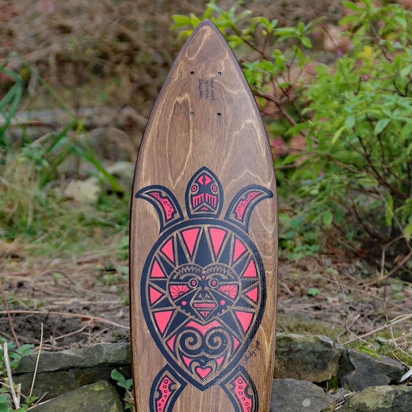 SP8BOARDS "Pintail#2" - classic longboard deck with turtle design, no kicktails and a deep concave, ideal for carving, cruising and downhill