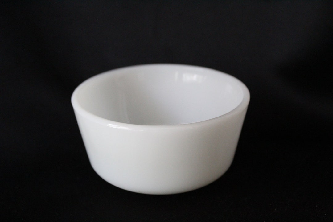 Anchor Hocking Oven and Microwave Safe 434 31 Made in USA White Milk