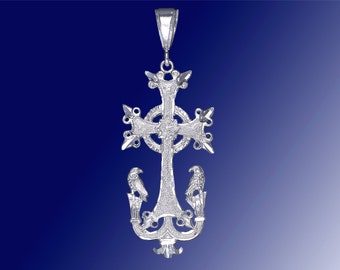 Sterling Silber armenische Kreuz Halskette 2,4 Zoll 5,3 Gramm mit Schnitt Diamant-Finish und 24-Zoll-Figaro-Kette