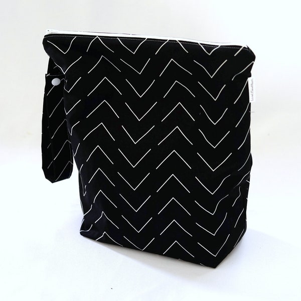 Black and White Mudcloth Inspired Wet Bag, Swimsuit Bag, Waterproof Wet Bag, Wet Bag for Cloth Diapers, Gym Bag,