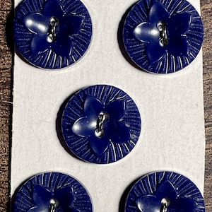 Set of 5 Vintage NOS Exquisit Brand On Card Deep Dark Blue Flower Floral Plastic 2-hole Sew-through Buttons 3/4&quot; 19mm 15544