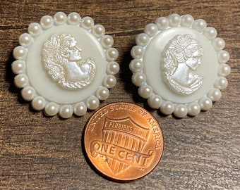 Set of 2 Vintage Pearly White Cameo Plastic Shank Buttons 1" 26mm 14172