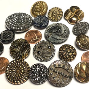Assorted Lot of 17 Beautiful Vintage Or Antique Black Glass Gold Silver Luster Shank Buttons 15038