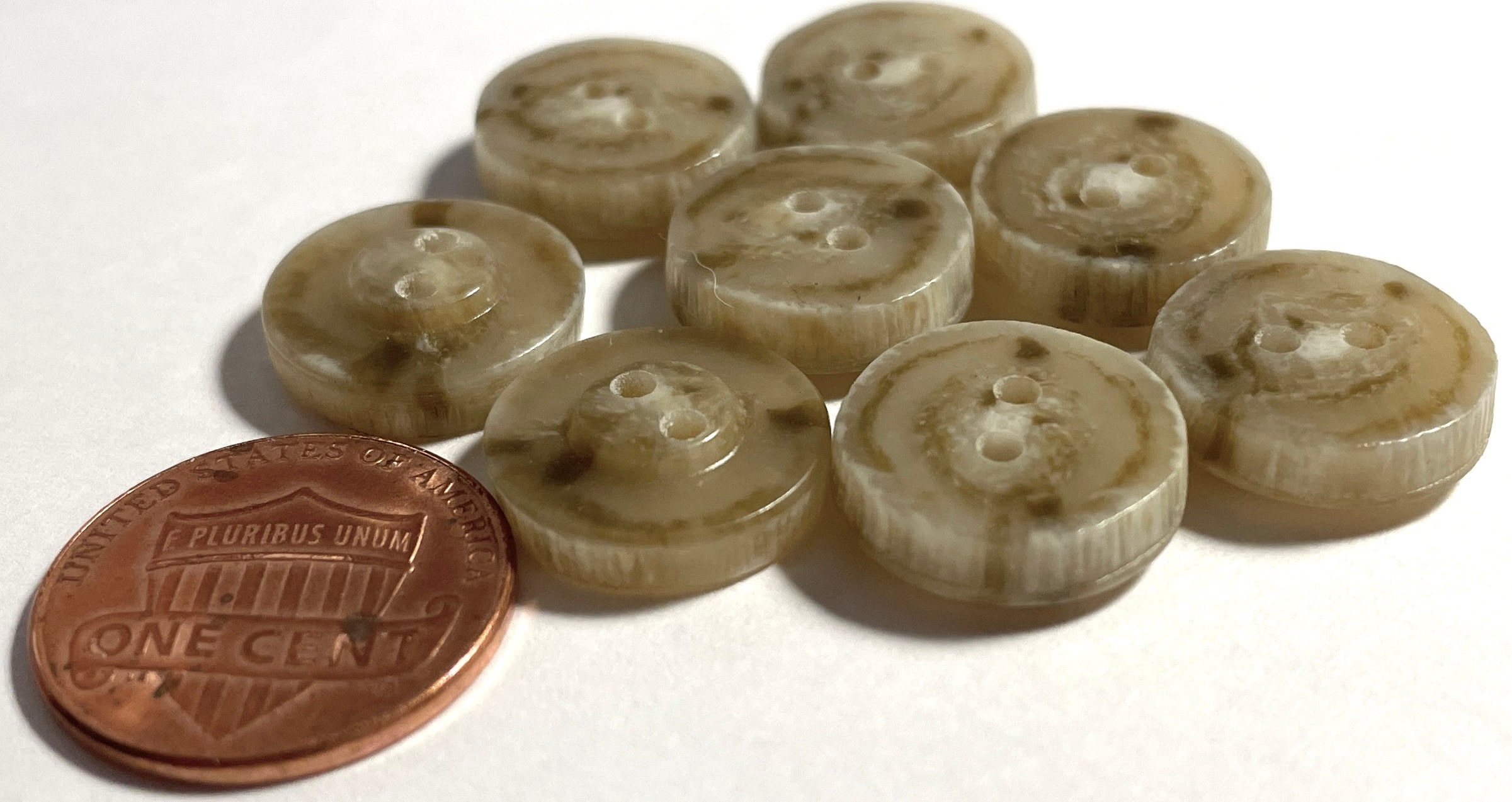 Lot De 5 Gros Boutons Beige Poreux Incurvés 2,8 Cm - Pour Couture, Occasion, Référence 1390