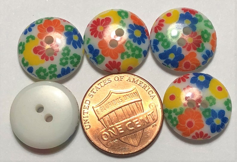 5 Retro Domed Top Multi-color Red Green Blue Yellow Orange Sew-through 2-hole Plastic Flower Floral Buttons Almost 58 15.4mm # 11163