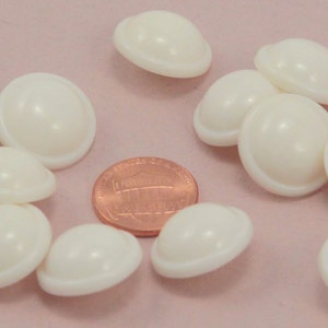 Lot of 12 Shiny Domed Cream Plastic Shank Buttons 3/4&quot; 19mm # 6478