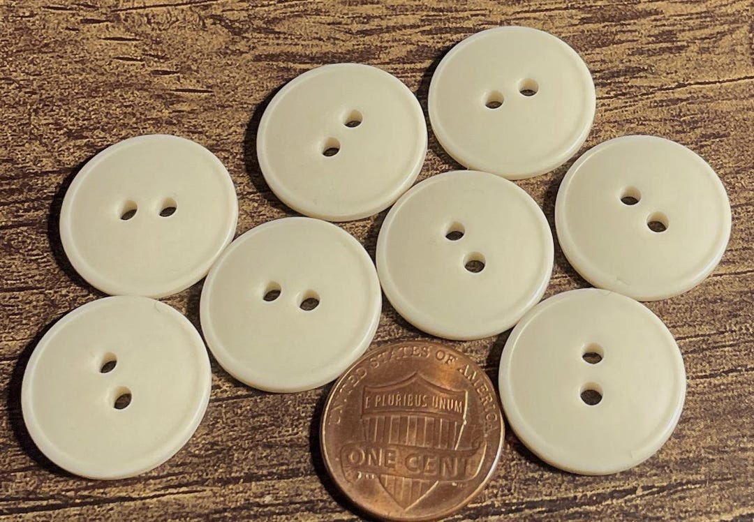 Set of 8 Vintage Glossy Light Beige 2-hole Plastic Buttons 3/4