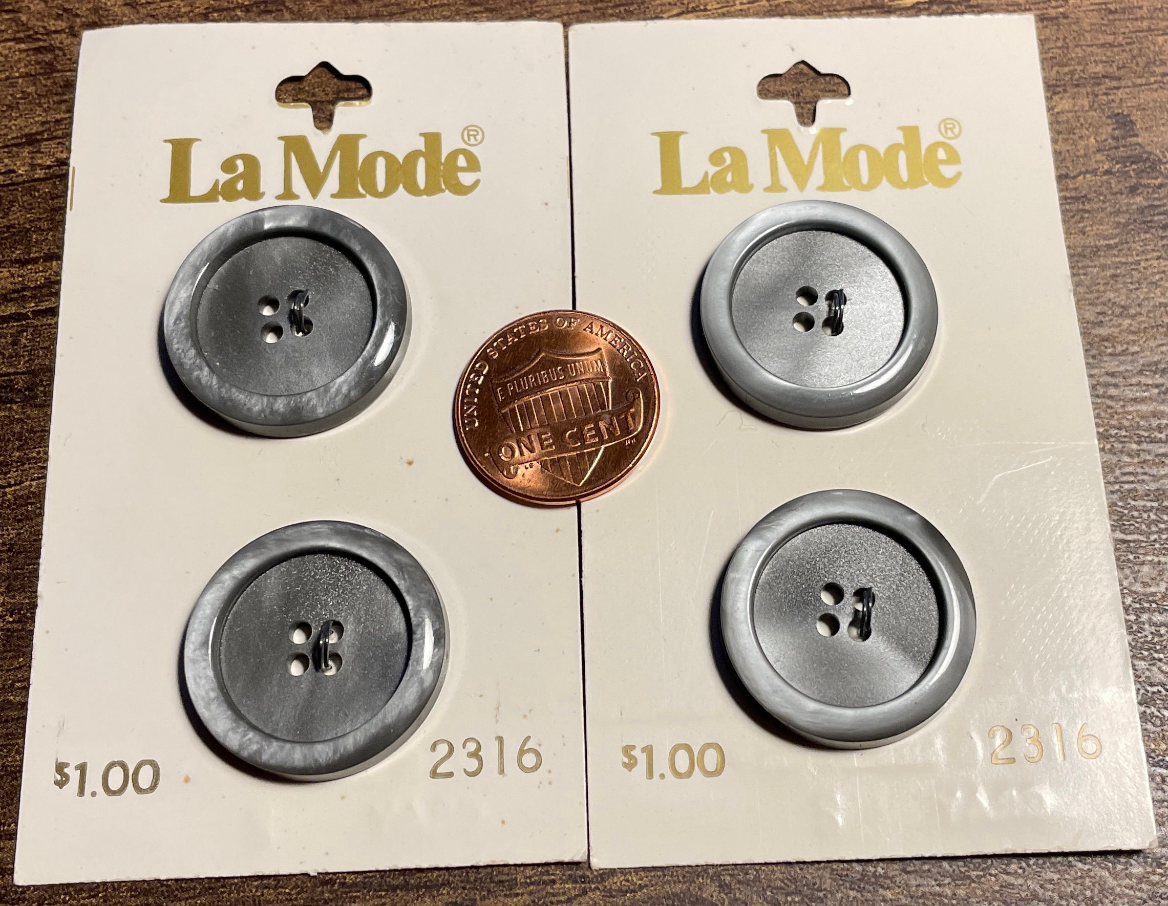 Set of 4 Vintage La Mode Glossy Gray Plastic 4-hole Sew Set of 4 Vintage La Mode Glossy Gray Plastic 4-hole Sew