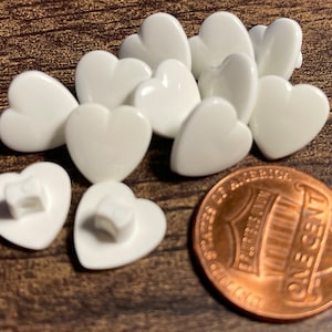 Set of 12 Vintage Small Glossy White Plastic Shank Heart Buttons 10mm 3/8&quot; 14136