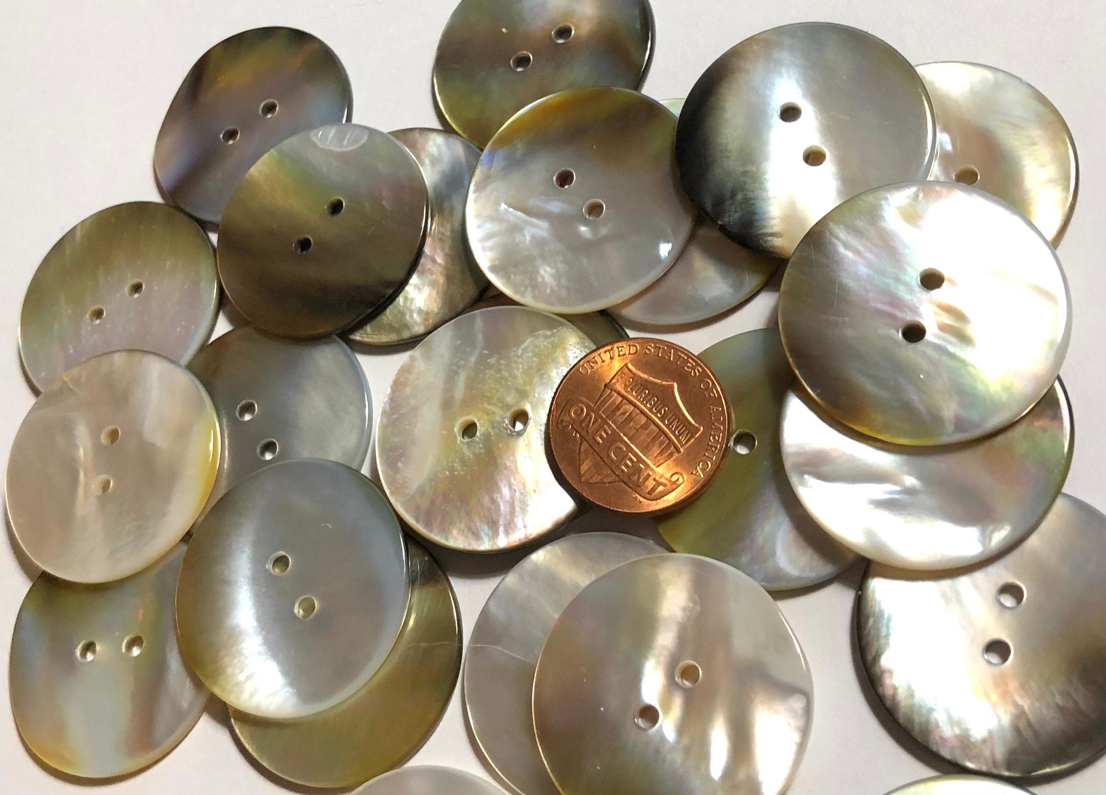 Round natural Mother of Pearl Buttons, Packaging Type: Packet,  Size/Dimension: 8mm-30mm at best price in Ghaziabad