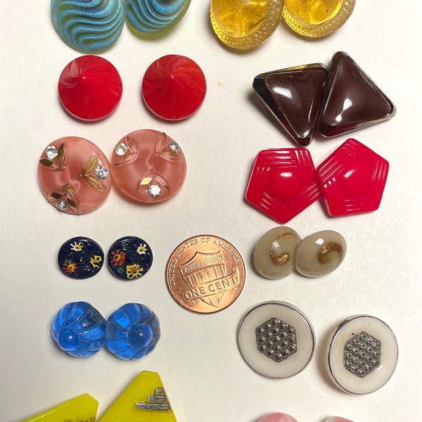 Mixed Lot of 24 Vintage Glass Shank Buttons (12 Matched Pairs) Ranging From 7/16" 11mm To 13/16" 21mm 13796