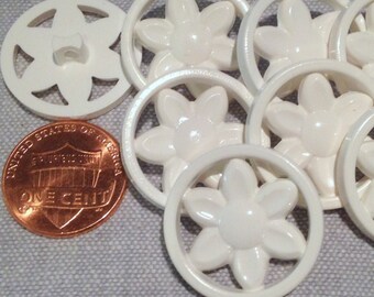 8 White Flower Floral Plastic Shank Buttons 7/8" 23mm # 7676